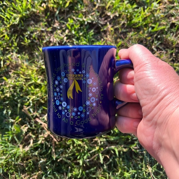 Waffle House Christmas Mug Scattered Smothered Covered 2017 Heavy Diner Mug GUC - Picture 8 of 8